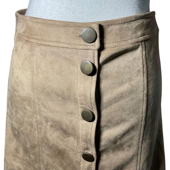 LULU’S Gimme Jive Beige Suede Midi Skirt w/ button closure, Size S - Picture 3 of 7